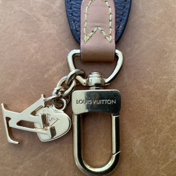 Louis Vuitton LV Cherished Tab Key Holder - Picture 6 of 7